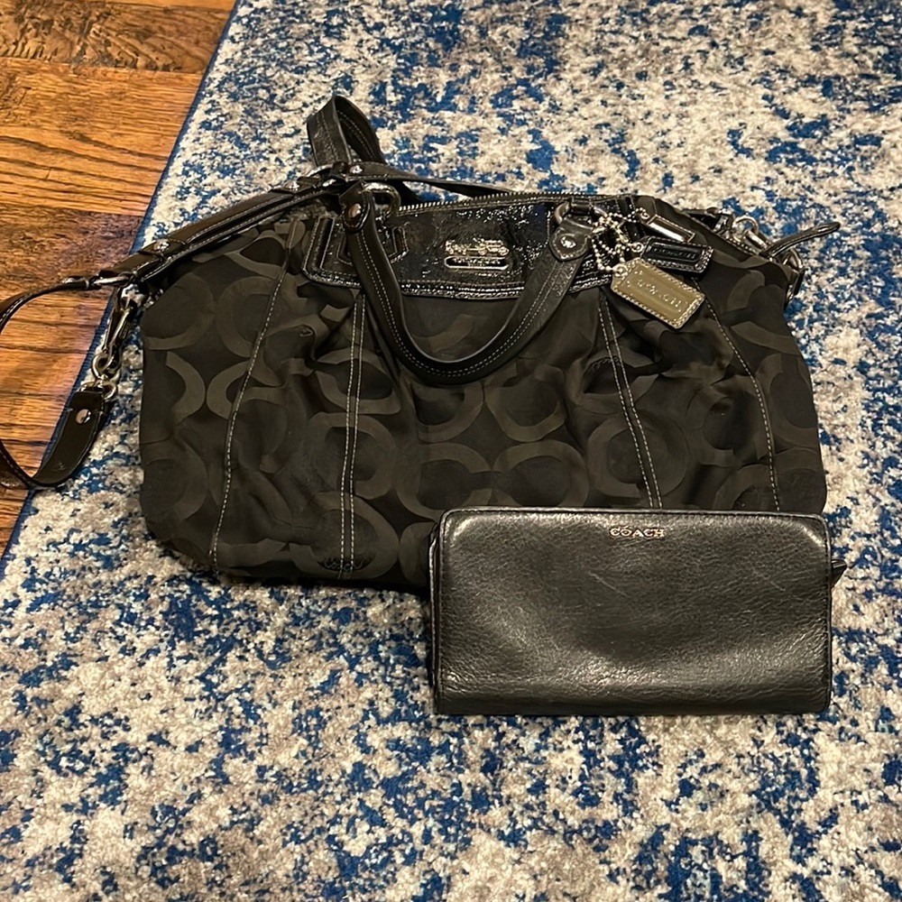 Well loved coach purse and wallet